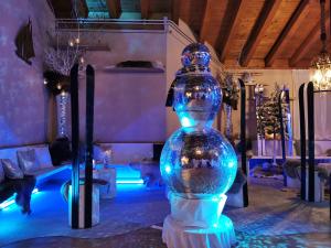 Schneefrau aus Discokugeln 2